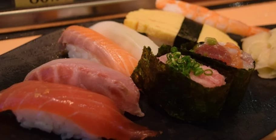 Tsukiji Outer Market Food Tour: My Honest Review of What's Actually Worth Eating